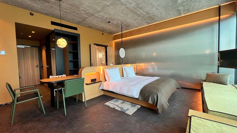 <b>Mix Hotel Room</b>. Images powered by <a href="https://iceportal.shijigroup.com/" title="IcePortal" target="_blank">IcePortal</a>.