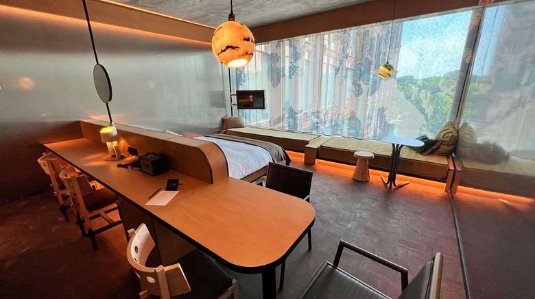 <b>Mix Hotel Room</b>. Images powered by <a href="https://iceportal.shijigroup.com/" title="IcePortal" target="_blank">IcePortal</a>.
