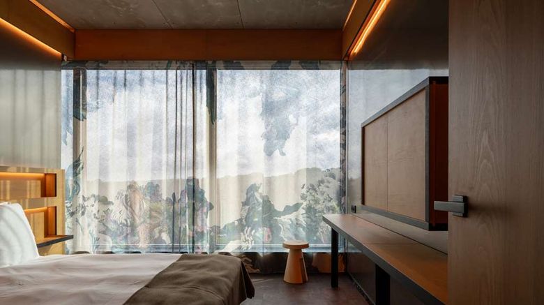<b>Mix Hotel Suite</b>. Images powered by <a href="https://iceportal.shijigroup.com/" title="IcePortal" target="_blank">IcePortal</a>.