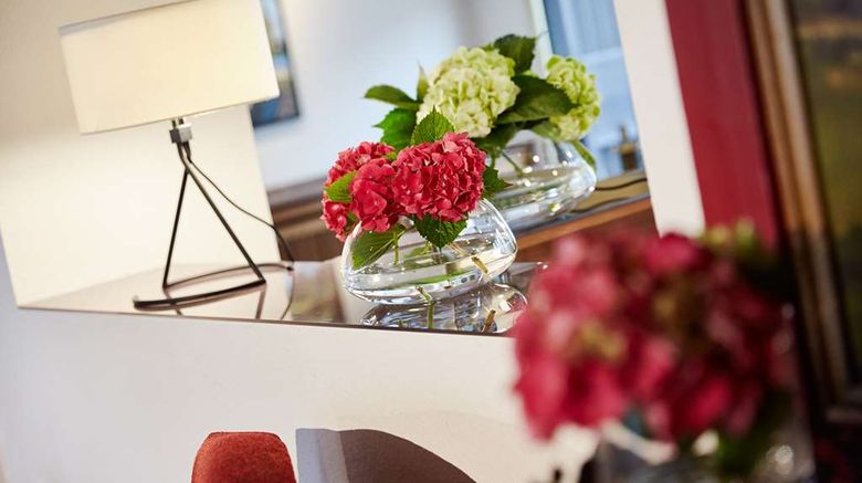 <b>Hotel Imperial Dusseldorf, Sure Coll BW Lobby</b>. Images powered by <a href="https://iceportal.shijigroup.com/" title="IcePortal" target="_blank">IcePortal</a>.