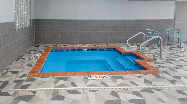 Spark By Hilton Lansing Recreation