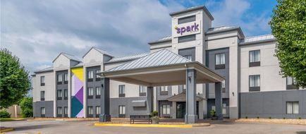 Spark By Hilton Lansing Exterior