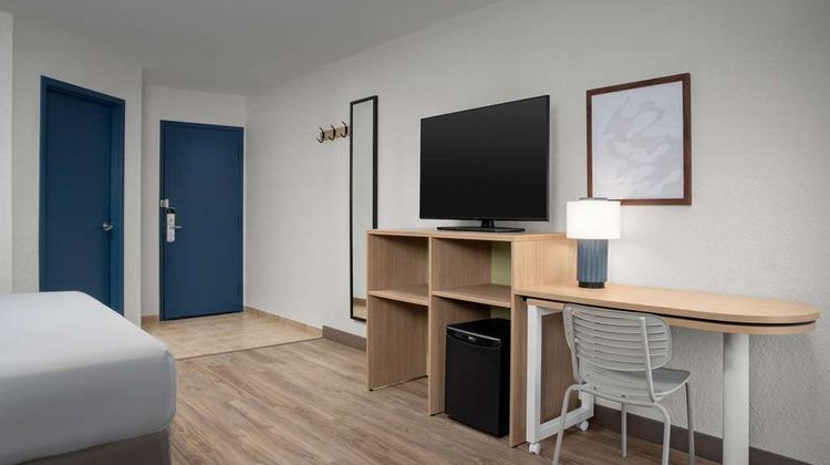 Spark by Hilton Tampa Brandon Room