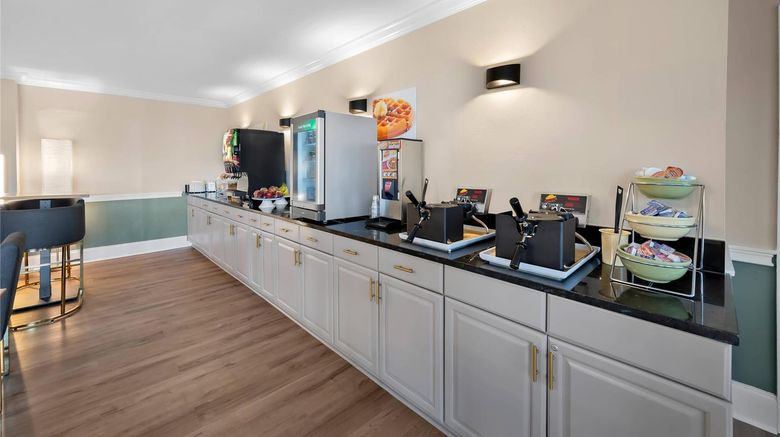 <b>Quality Inn Fort Myers Cape Coral Restaurant</b>. Images powered by <a href="https://iceportal.shijigroup.com/" title="IcePortal" target="_blank">IcePortal</a>.