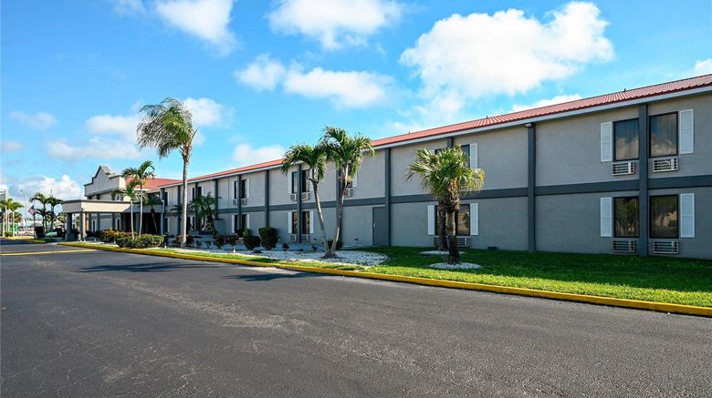 <b>Quality Inn Fort Myers Cape Coral Exterior</b>. Images powered by <a href="https://iceportal.shijigroup.com/" title="IcePortal" target="_blank">IcePortal</a>.