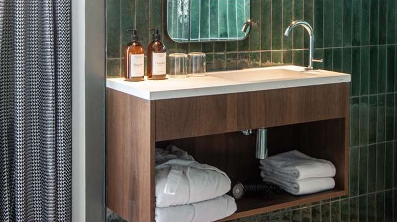 Hotel Flanelle Paris Gare du Nord TGV Room. Images powered by <a href="https://iceportal.shijigroup.com" target="_blank" rel="noopener">Ice Portal</a>.