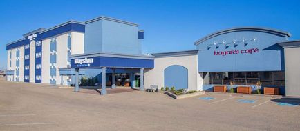 Days Inn & Conference Centre by Wyndham Exterior