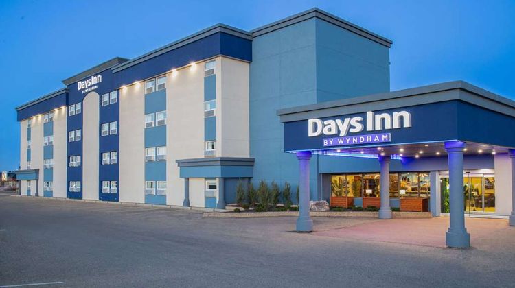 Days Inn & Conference Centre by Wyndham Exterior
