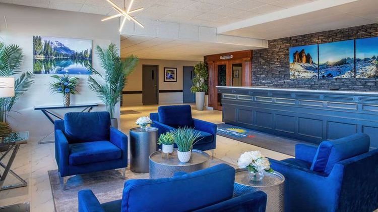 Days Inn & Conference Centre by Wyndham Lobby