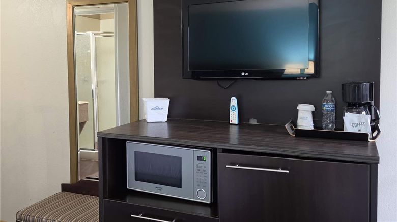 <b>Howard Johnson by Wyndham Odessa Room</b>. Images powered by <a href="https://iceportal.shijigroup.com/" title="IcePortal" target="_blank">IcePortal</a>.