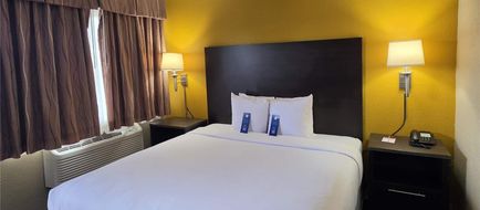 Howard Johnson by Wyndham Odessa Room