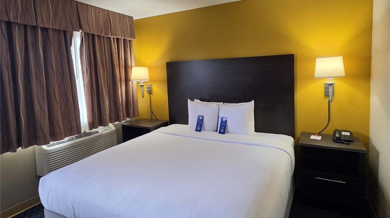 <b>Howard Johnson by Wyndham Odessa Room</b>. Images powered by <a href="https://iceportal.shijigroup.com/" title="IcePortal" target="_blank">IcePortal</a>.