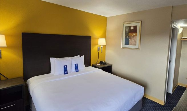 Howard Johnson by Wyndham Odessa Room