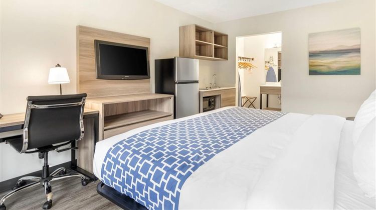 Suburban Studios Tysons Corner Room