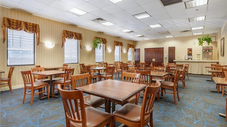 <b>Suburban Studios Tysons Corner Restaurant</b>. Images powered by <a href="https://iceportal.shijigroup.com/" title="IcePortal" target="_blank">IcePortal</a>.