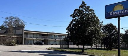 Days Inn by Wyndham Monroe Exterior