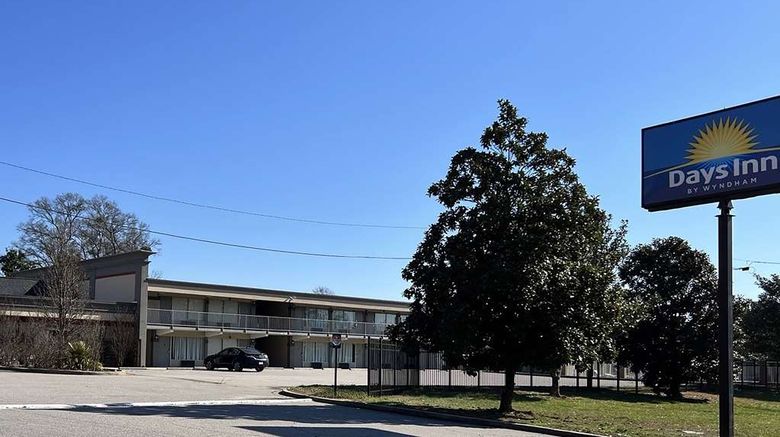 <b>Days Inn by Wyndham Monroe Exterior</b>. Images powered by <a href="https://iceportal.shijigroup.com/" title="IcePortal" target="_blank">IcePortal</a>.