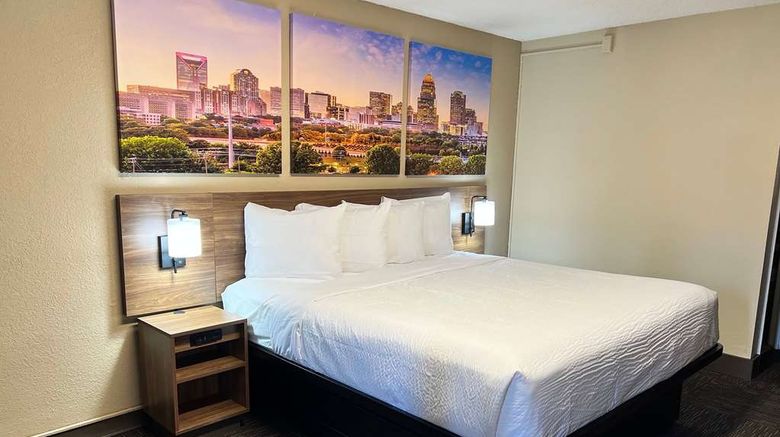 <b>Days Inn by Wyndham Monroe Room</b>. Images powered by <a href="https://iceportal.shijigroup.com/" title="IcePortal" target="_blank">IcePortal</a>.