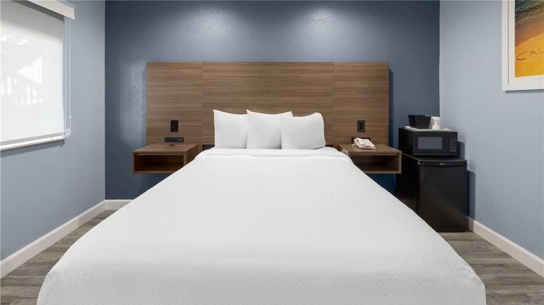 <b>Days Inn Arroyo Grande/Pismo Beach Room</b>. Images powered by <a href="https://iceportal.shijigroup.com/" title="IcePortal" target="_blank">IcePortal</a>.