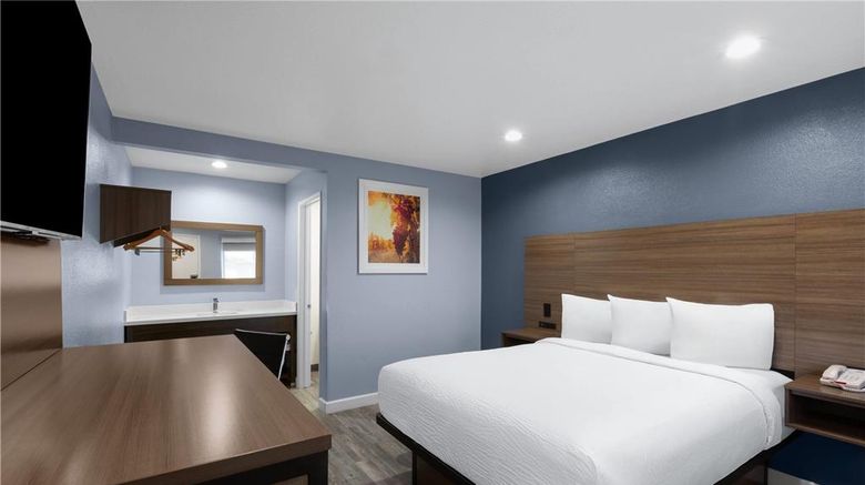 <b>Days Inn Arroyo Grande/Pismo Beach Room</b>. Images powered by <a href="https://iceportal.shijigroup.com/" title="IcePortal" target="_blank">IcePortal</a>.