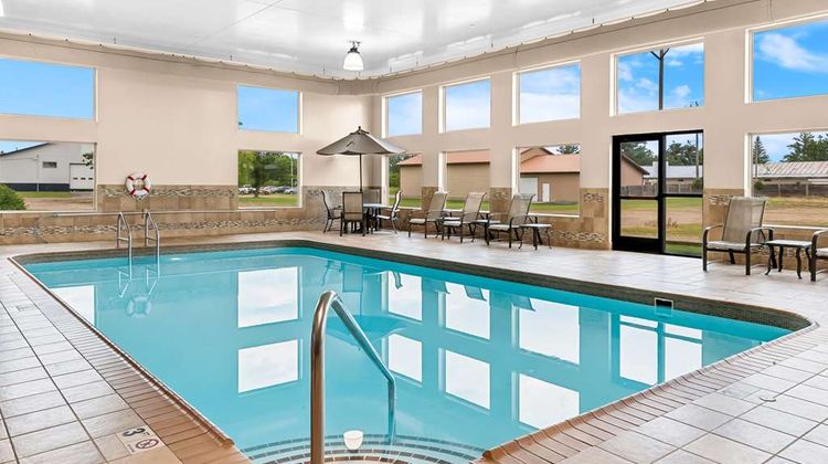 Heartland Inn & Suites Pool