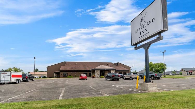 Heartland Inn & Suites Exterior