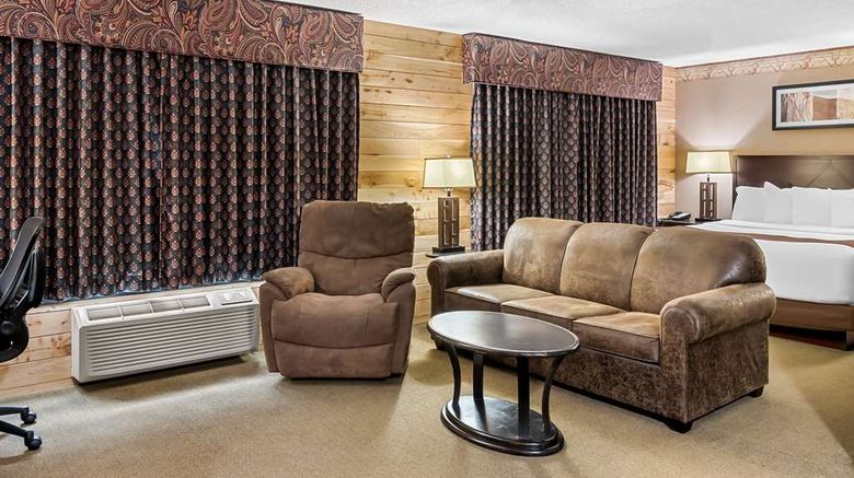<b>Heartland Inn & Suites Suite</b>. Images powered by <a href="https://iceportal.shijigroup.com/" title="IcePortal" target="_blank">IcePortal</a>.
