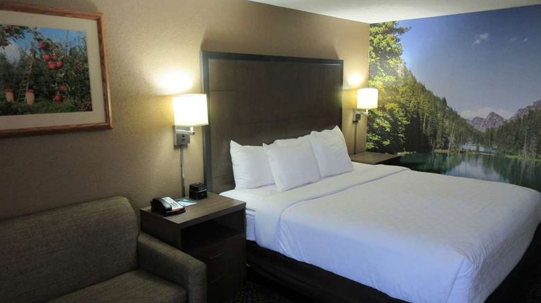 <b>Clarion Pointe Wenatchee Room</b>. Images powered by <a href="https://iceportal.shijigroup.com/" title="IcePortal" target="_blank">IcePortal</a>.