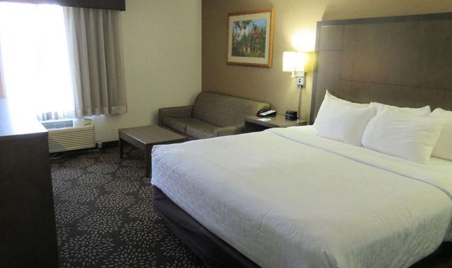 Clarion Pointe Wenatchee Room