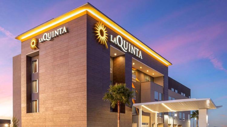 La Quinta Inn & Suites by Wyndham Yuma Exterior
