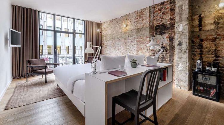 9Hotel Central Suite