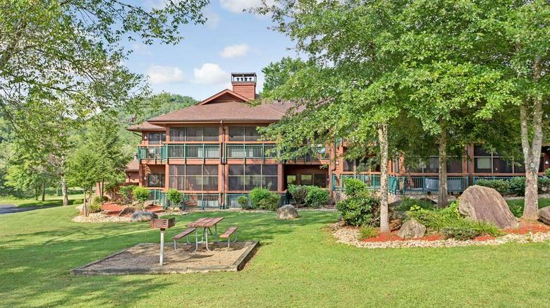 <b>Hilton Vacation Club Bent Creek Golf Exterior</b>. Images powered by <a href="https://iceportal.shijigroup.com/" title="IcePortal" target="_blank">IcePortal</a>.