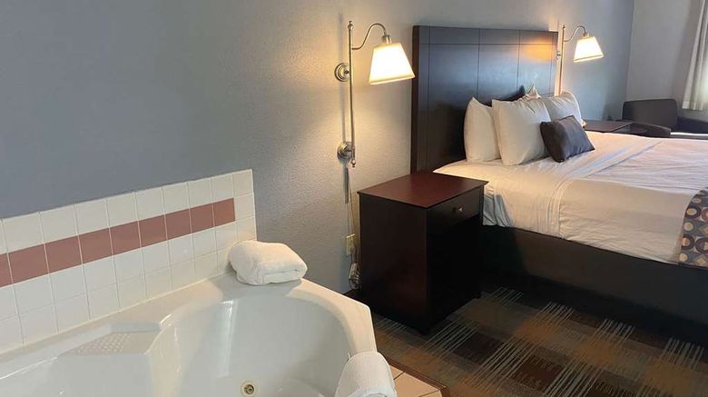 <b>Baymont by Wyndham Danville IL Room</b>. Images powered by <a href="https://iceportal.shijigroup.com/" title="IcePortal" target="_blank">IcePortal</a>.