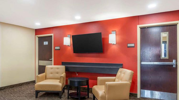 MainStay Suites Chicago Hillside Lobby