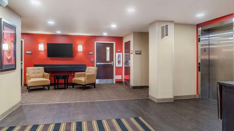 MainStay Suites Chicago Hillside Lobby