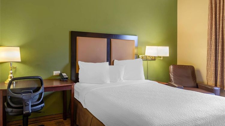 MainStay Suites Chicago Hillside Room
