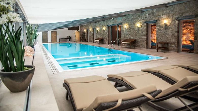 <b>Schlosshotel Muenchhausen Pool</b>. Images powered by <a href="https://iceportal.shijigroup.com/" title="IcePortal" target="_blank">IcePortal</a>.