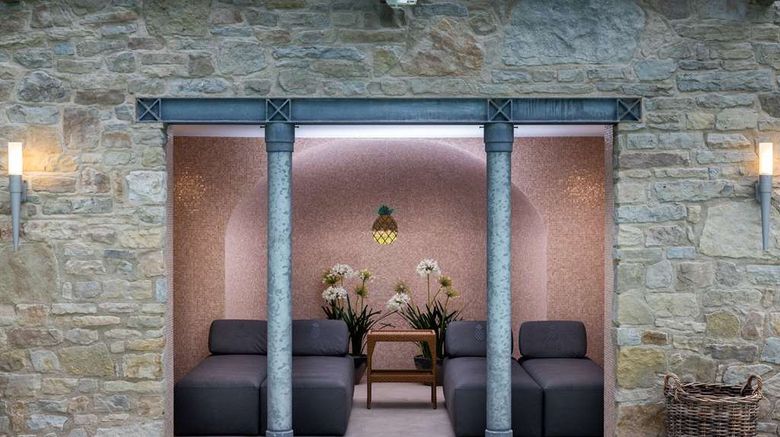 <b>Schlosshotel Muenchhausen Spa</b>. Images powered by <a href="https://iceportal.shijigroup.com/" title="IcePortal" target="_blank">IcePortal</a>.