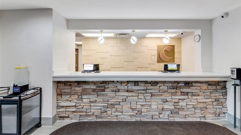 <b>Comfort Inn & Suites Weston-Wausau Lobby</b>. Images powered by <a href="https://iceportal.shijigroup.com/" title="IcePortal" target="_blank">IcePortal</a>.