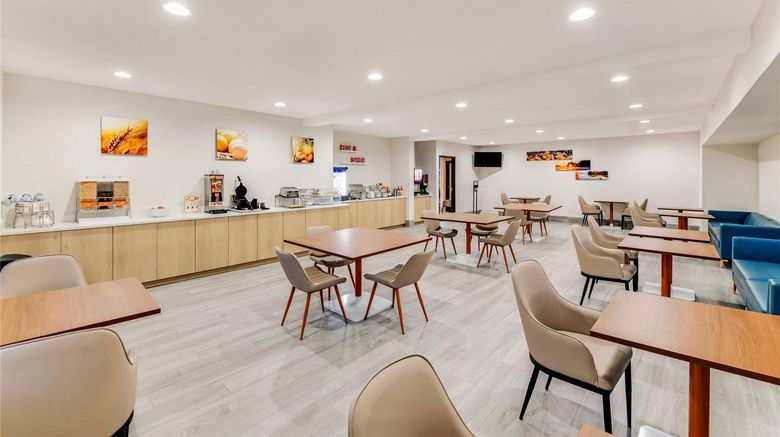 <b>Comfort Inn & Suites Weston-Wausau Restaurant</b>. Images powered by <a href="https://iceportal.shijigroup.com/" title="IcePortal" target="_blank">IcePortal</a>.