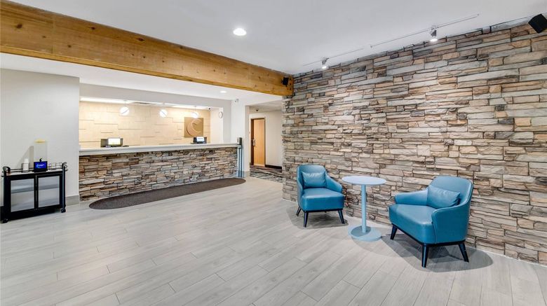 <b>Comfort Inn & Suites Weston-Wausau Lobby</b>. Images powered by <a href="https://iceportal.shijigroup.com/" title="IcePortal" target="_blank">IcePortal</a>.