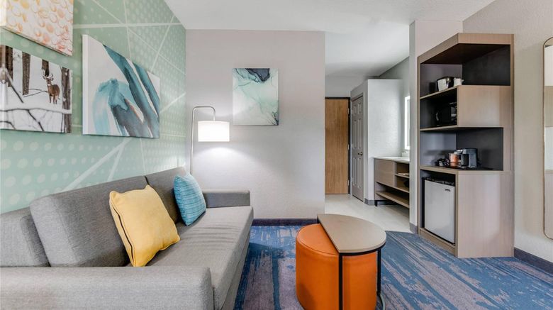 <b>Comfort Inn & Suites Weston-Wausau Suite</b>. Images powered by <a href="https://iceportal.shijigroup.com/" title="IcePortal" target="_blank">IcePortal</a>.