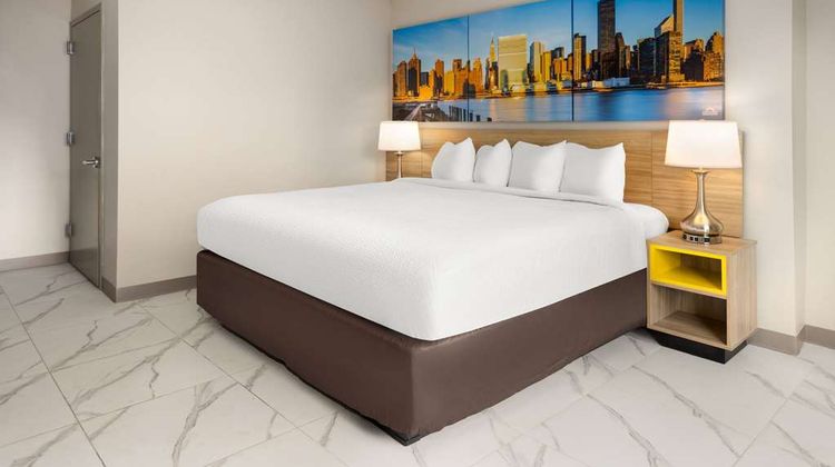 Days Inn by Wyndham Staten Island Room