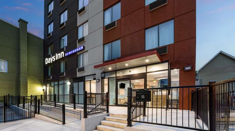 Days Inn by Wyndham Staten Island Exterior