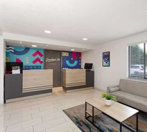 Developer Inn Highway, Howard Johnson Lobby