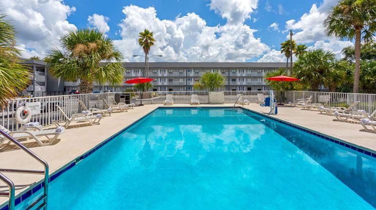 Developer Inn Highway, Howard Johnson Pool