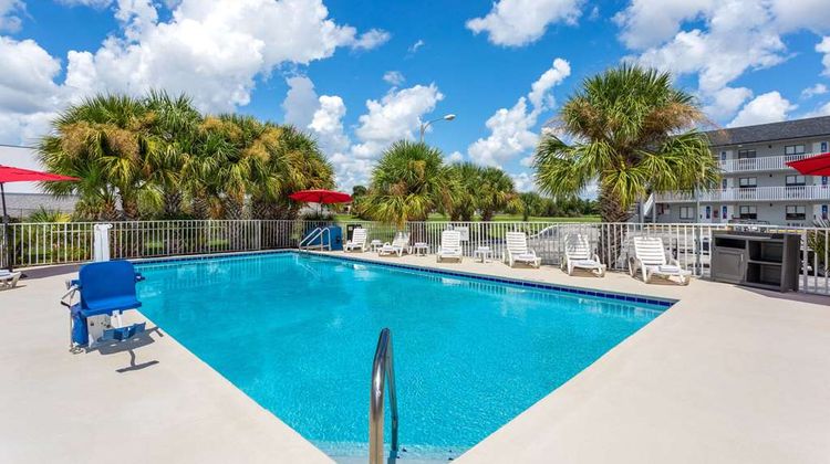 Developer Inn Highway, Howard Johnson Pool