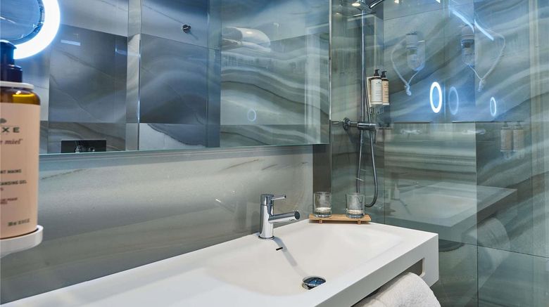 <b>Mercure Paris Nanterre Room</b>. Images powered by <a href="https://iceportal.shijigroup.com/" title="IcePortal" target="_blank">IcePortal</a>.