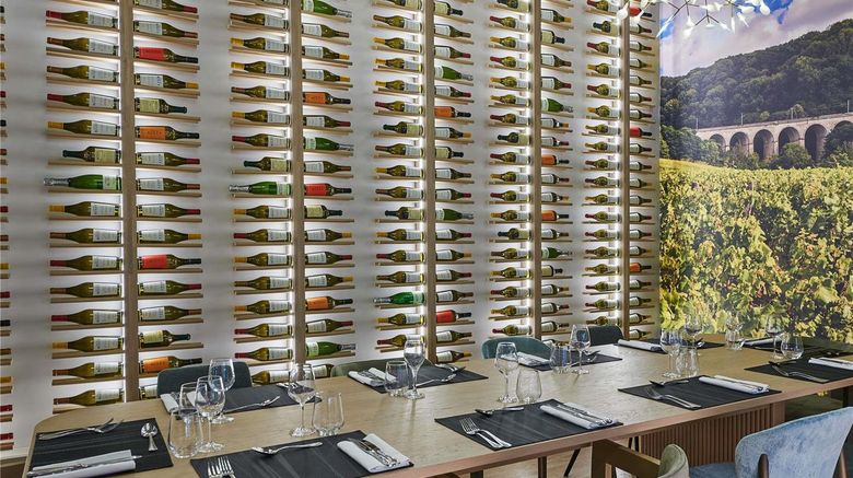 <b>Mercure Paris Nanterre Restaurant</b>. Images powered by <a href="https://iceportal.shijigroup.com/" title="IcePortal" target="_blank">IcePortal</a>.