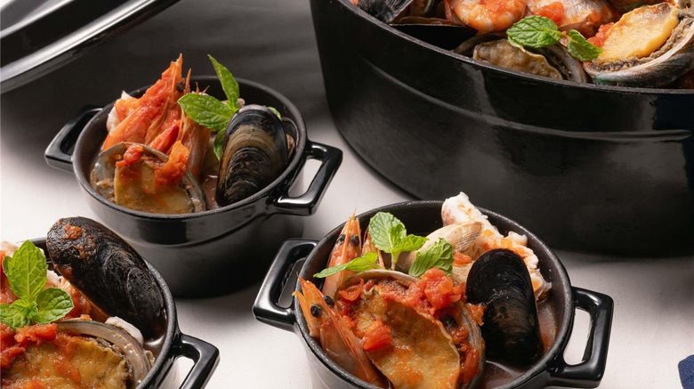 <b>Grand Mercure Ise-shima Resort & Spa Restaurant</b>. Images powered by <a href="https://iceportal.shijigroup.com/" title="IcePortal" target="_blank">IcePortal</a>.